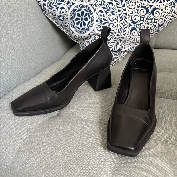 Vagabond Shoes - Vagabond Black Square-Toe Block Heel Pumps